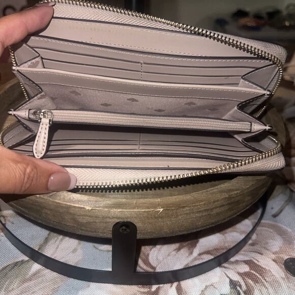 Kate Spade Continental Zip Card Wallet Clutch Beige Leather Gold Zip 8 in. - Picture 2 of 4